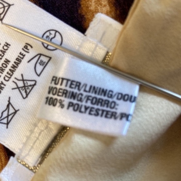 Escada silk leopard print skirt, lined, marked size 34=size 2 - Picture 11 of 11